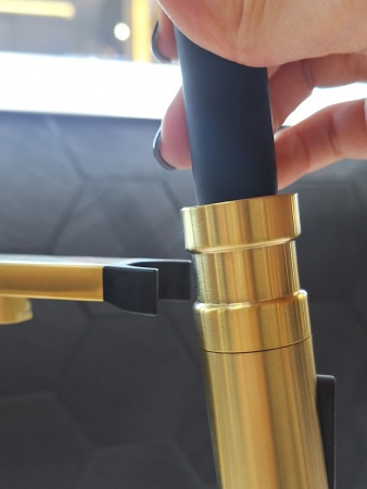 Смеситель для кухни с гибким изливом AltroBagno Flusso 050202 BG